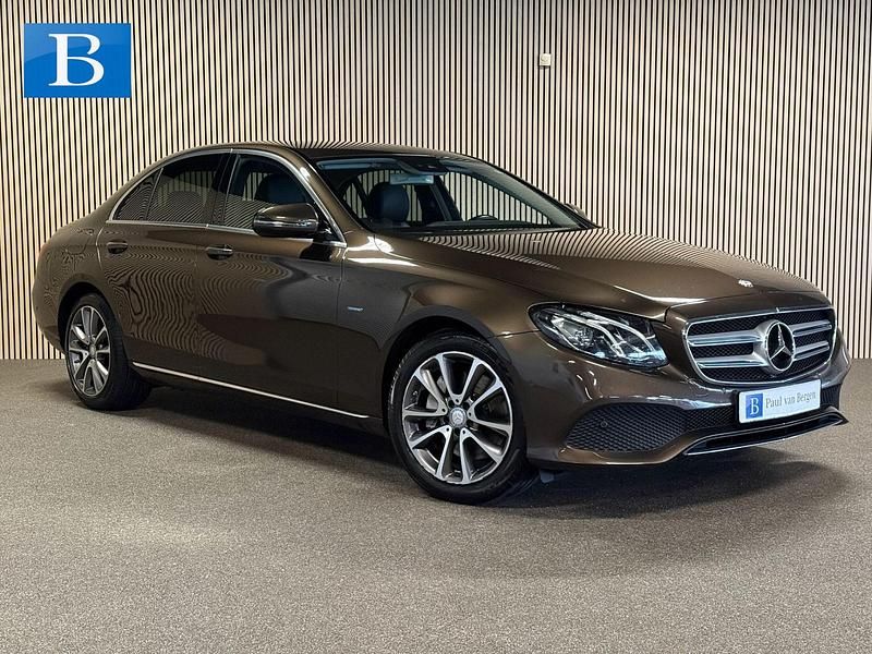 Bruin Occasion 2016 Mercedes E350 Edition Sedan | € 23.900 (Eerlijke prijs) - Afbeelding 1/4