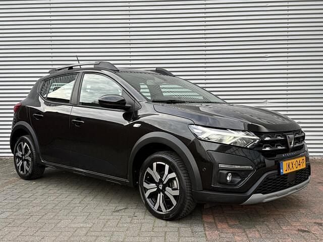 Occasion Dacia Sandero Essentiel 91 PK (66 kW) 2021 Zwart (metallic) Hatchback