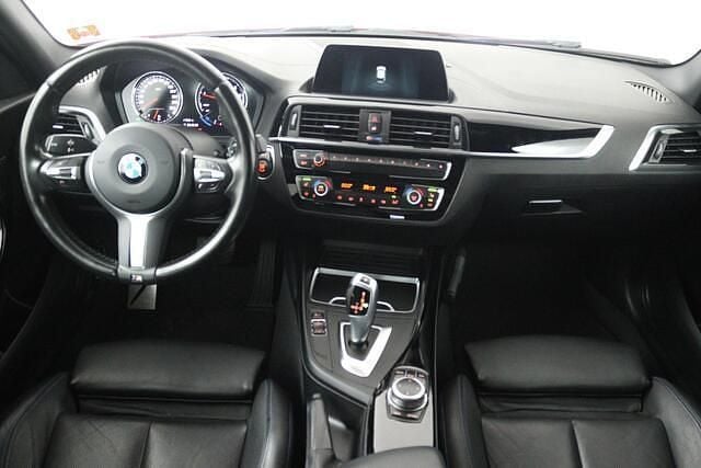 Occasion BMW 118 Executive 136 PK (100 kW) 2018 Rood Hatchback