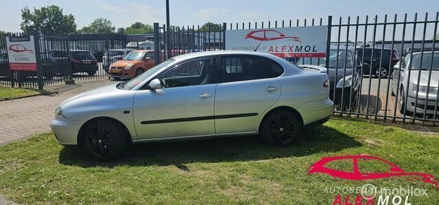 Grijs Gebruikt 2006 Seat Cordoba Sedan | € 1.299 (Eerlijke prijs) - Afbeelding 1/4