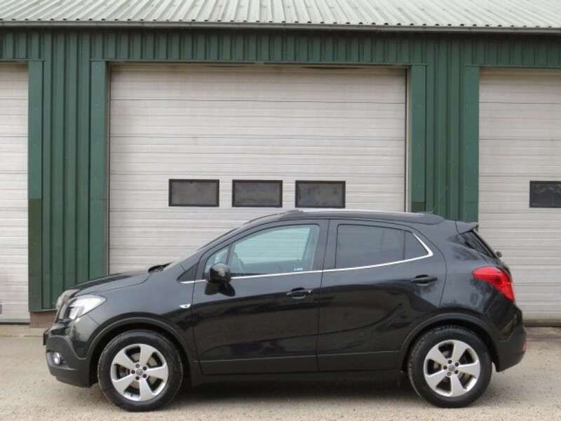 Zwart Gebruikt 2016 Opel Mokka Cosmo SUV | € 12.950 (Eerlijke prijs) - Afbeelding 1/4
