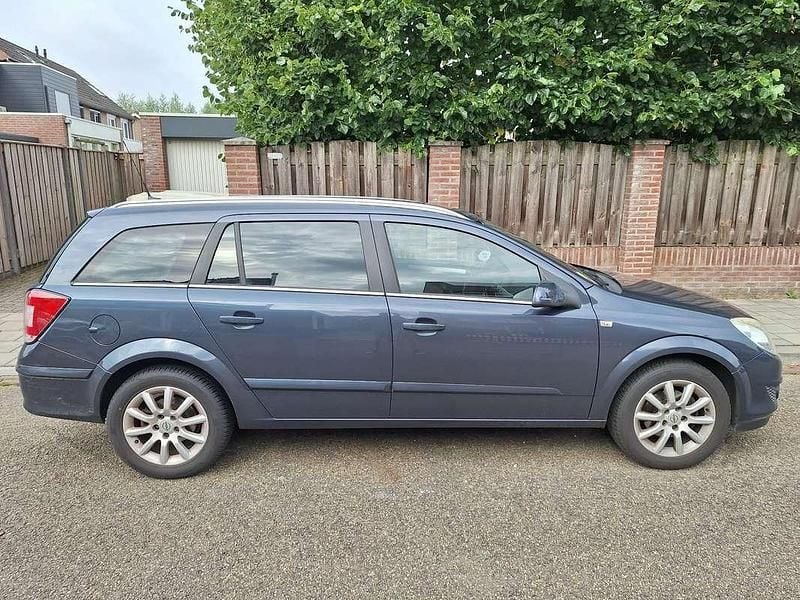 Blauw Gebruikt 2008 Opel Astra Stationwagen | € 2.750 (Iets duurder) - Afbeelding 1/4
