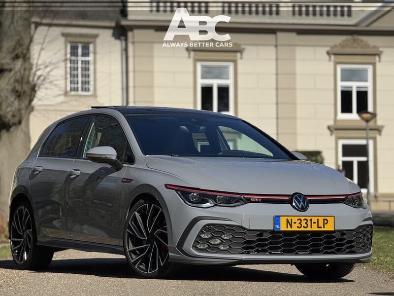 Grijs, metallic lak Gebruikt 2021 VW Golf VIII GTI Hatchback | € 32.900 (Eerlijke prijs) - Afbeelding 1/4