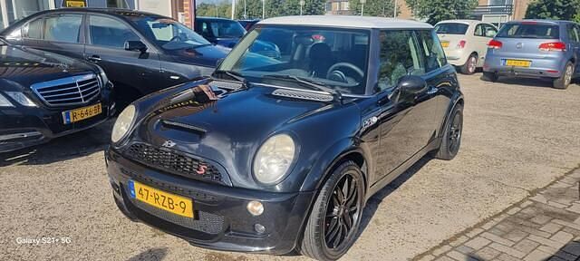 Zwart Gebruikt 2003 Mini ONE Hatchback | € 2.499 (Eerlijke prijs) - Afbeelding 1/4