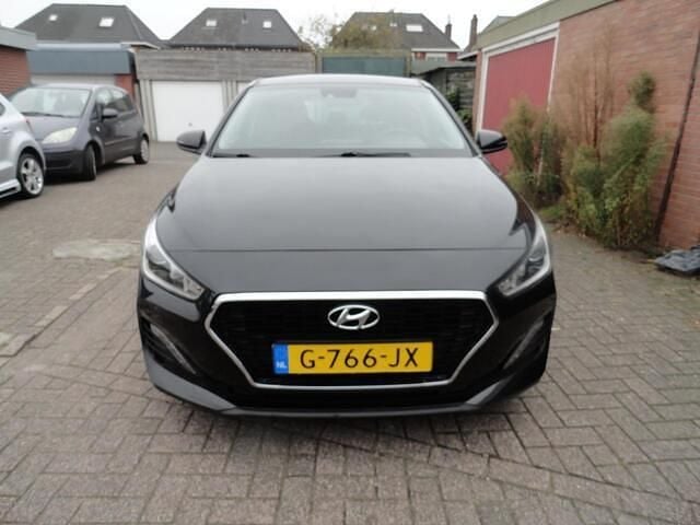 Occasion Hyundai i30 Comfort 120 PK (88 kW) 2019 Zwart (metallic) Hatchback