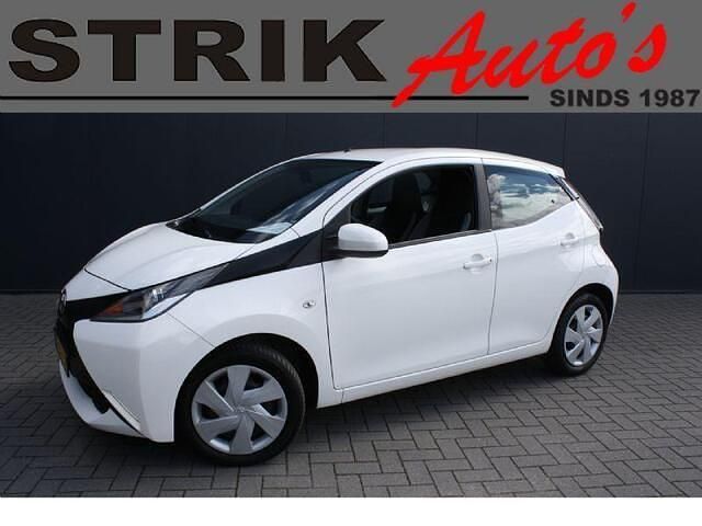 Wit Gebruikt 2014 Toyota Aygo X-play Hatchback | € 8.888 (Eerlijke prijs) - Afbeelding 1/4