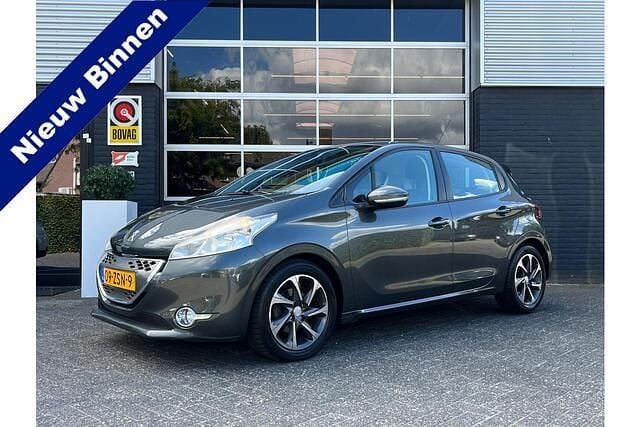 Grijs Gebruikt 2013 Peugeot 208 Active Hatchback | € 7.995 (Eerlijke prijs) - Afbeelding 1/4