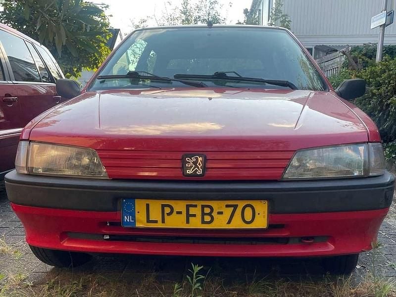 Rood Gebruikt 1995 Peugeot 106 Hatchback | € 500 - Afbeelding 1/4