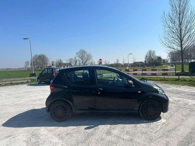 Occasion Toyota Aygo 68 PK (50 kW) 2009 Zwart Hatchback