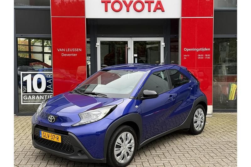 Blauw Gebruikt 2024 Toyota Aygo X X-play SUV | € 17.489 - Afbeelding 1/1