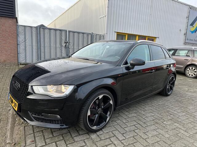 Zwart Gebruikt 2014 Audi A3 Sportback g-tron Attraction Sedan | € 8.900 (Eerlijke prijs) - Afbeelding 1/4