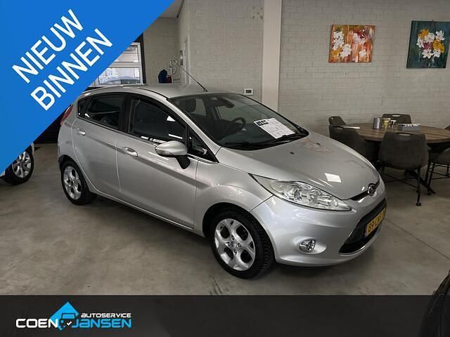 Grijs Occasion 2010 Ford Fiesta Titanium Hatchback | € 5.950 (Iets duurder) - Afbeelding 1/4