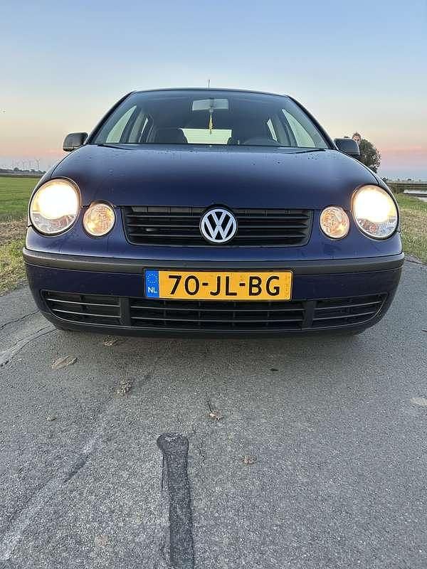 Gebruikt 2002 VW Polo Sedan | € 1.500 (Eerlijke prijs) - Afbeelding 1/4