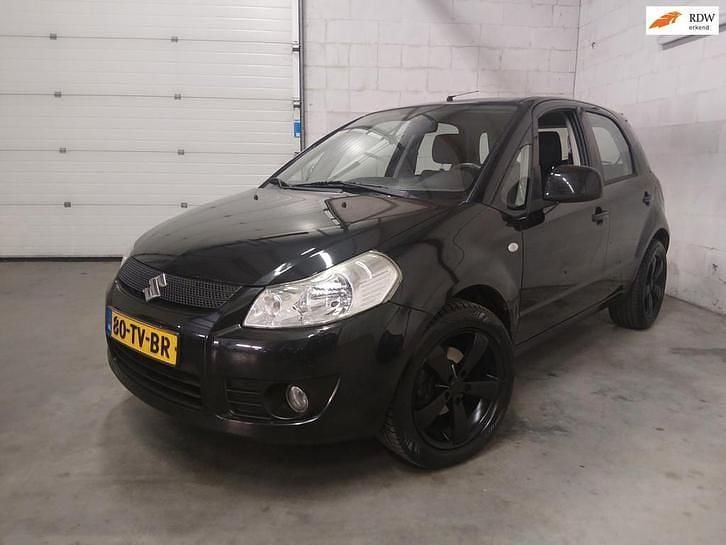 Zwart (metallic) Gebruikt 2007 Suzuki SX4 Exclusive MPV | € 1.650 (Goede deal) - Afbeelding 1/4