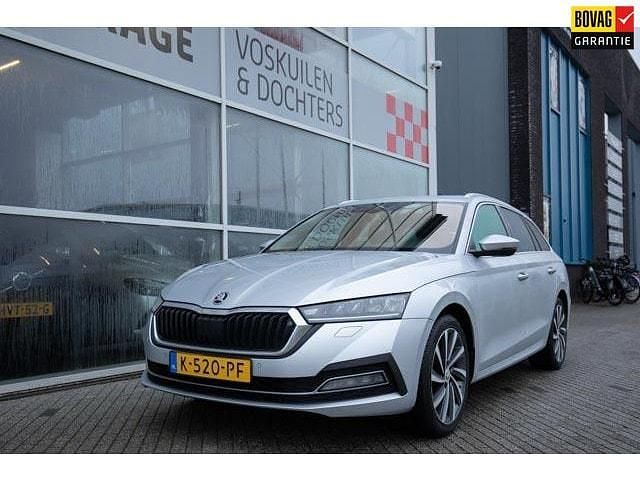 Grijs Occasion 2021 Skoda Octavia Business Line Stationwagen | € 24.950 (Duur) - Afbeelding 1/4