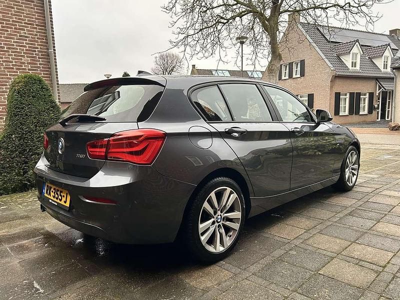Occasion BMW 118 Executive 136 PK (100 kW) 2017 Grijs Hatchback