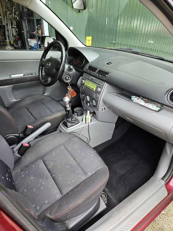 Rood Gebruikt 2004 Mazda 2 Exclusive Stationwagen | € 1.700 (Eerlijke prijs) - Afbeelding 1/4