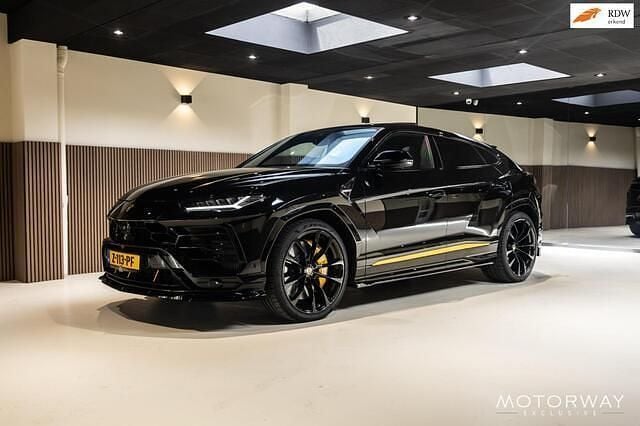 Zwart Gebruikt 2021 Lamborghini Urus SUV | € 279.500 (Iets duurder) - Afbeelding 1/4