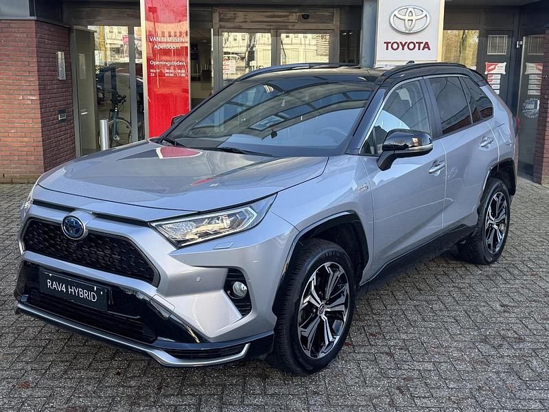 Grijs Gebruikt 2021 Toyota RAV4 Plus SUV | € 37.900 (Eerlijke prijs) - Afbeelding 1/4