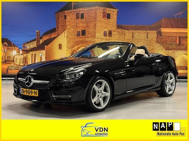 Zwart (metallic) Occasion 2016 Mercedes SLK200 AMG Cabriolet | € 30.950 (Iets duurder) - Afbeelding 1/4