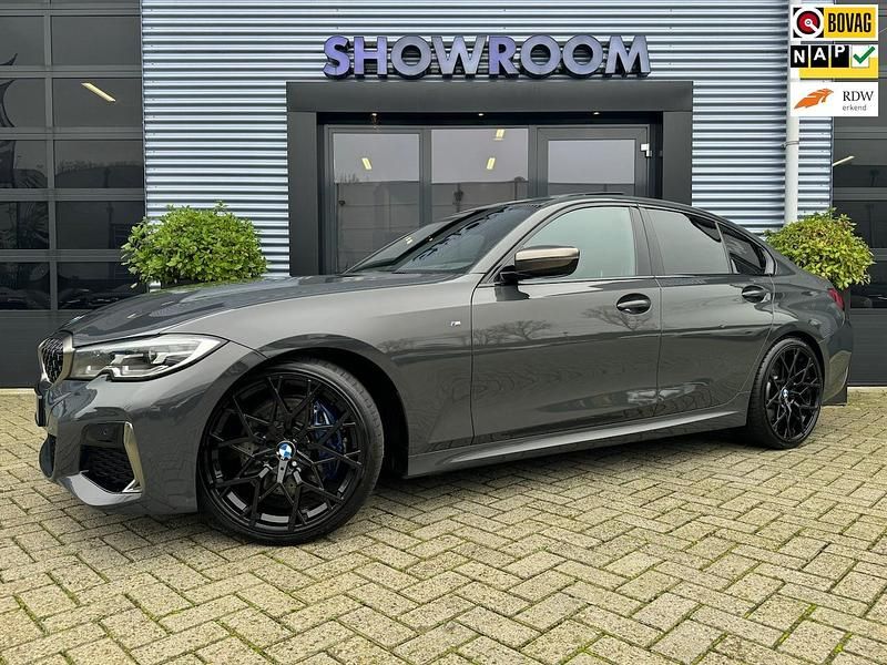 Grijs, metallic lak Occasion 2019 BMW 330 Executive Sedan | € 29.900 (Iets duurder) - Afbeelding 1/4