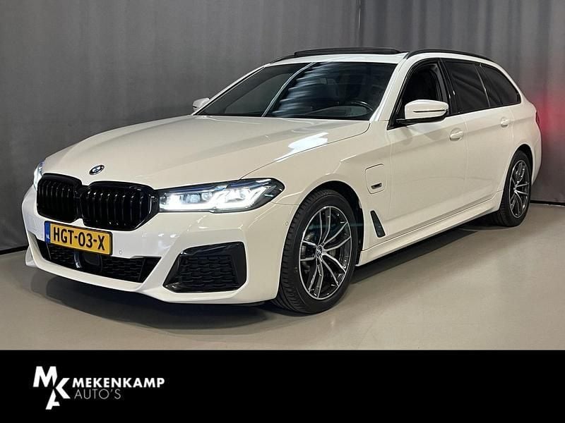 Wit Gebruikt 2022 BMW 530 Executive Stationwagen | € 41.950 (Eerlijke prijs) - Afbeelding 1/4