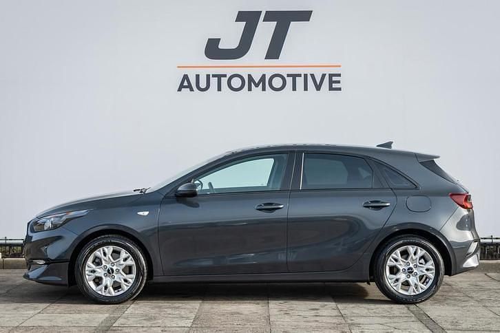 Occasion Kia Ceed 99 PK (72 kW) 2022 Grijs Hatchback