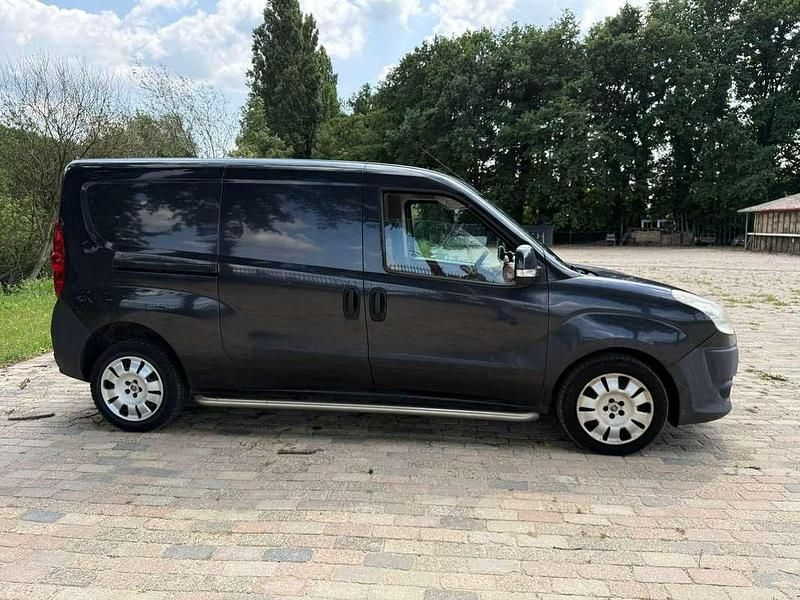 Zwart Gebruikt 2013 Fiat Doblò MPV | € 5.990 (Eerlijke prijs) - Afbeelding 1/4