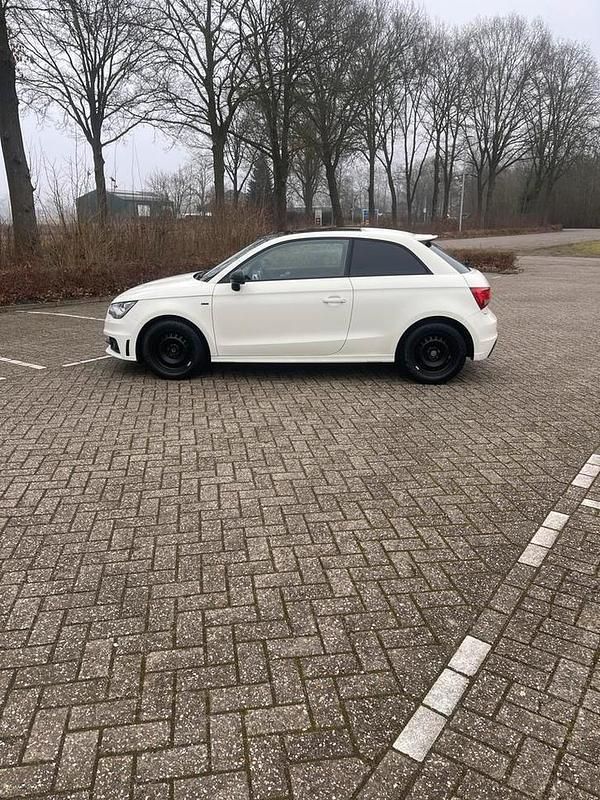 Occasion 2011 Audi A1 S-Line Hatchback | € 7.500 (Eerlijke prijs) - Afbeelding 1/4