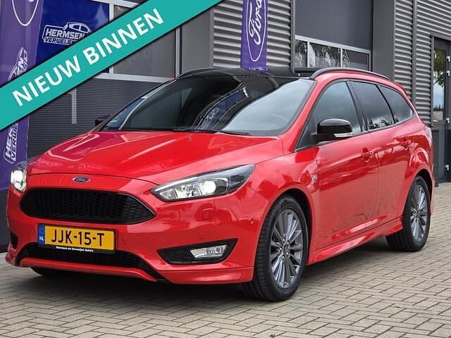 Rood Occasion 2018 Ford Focus ST-Line Stationwagen | € 11.450 (Eerlijke prijs) - Afbeelding 1/4