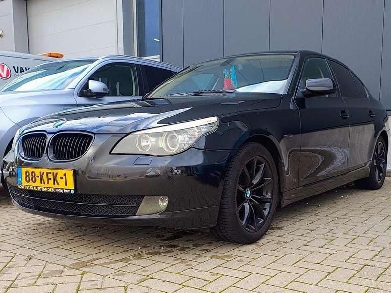 Zwart Gebruikt 2009 BMW 520 Sedan | € 4.000 (Super prijs) - Afbeelding 1/4