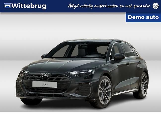 Grijs Nieuw 2025 Audi A3 Sportback e-tron Comfort Hatchback | € 52.950 - Afbeelding 1/4