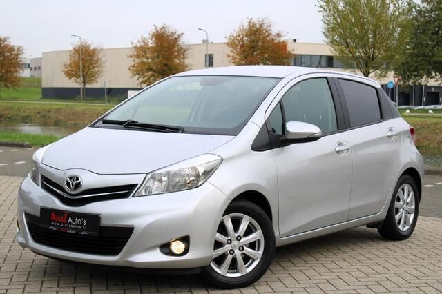 Grijs Gebruikt 2013 Toyota Yaris Comfort Hatchback | € 7.499 (Eerlijke prijs) - Afbeelding 1/4