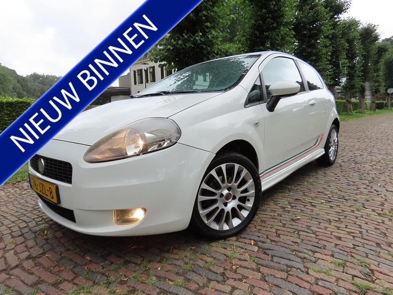 Wit Gebruikt 2009 Fiat Punto Hatchback | € 2.950 (Eerlijke prijs) - Afbeelding 1/4