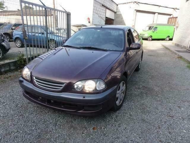 Occasion Toyota Avensis 110 PK (80 kW) 1999 Rood Sedan