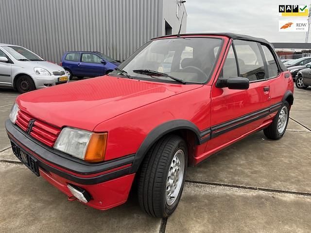 Rood Gebruikt 1987 Peugeot 205 Hatchback | € 8.950 - Afbeelding 1/4