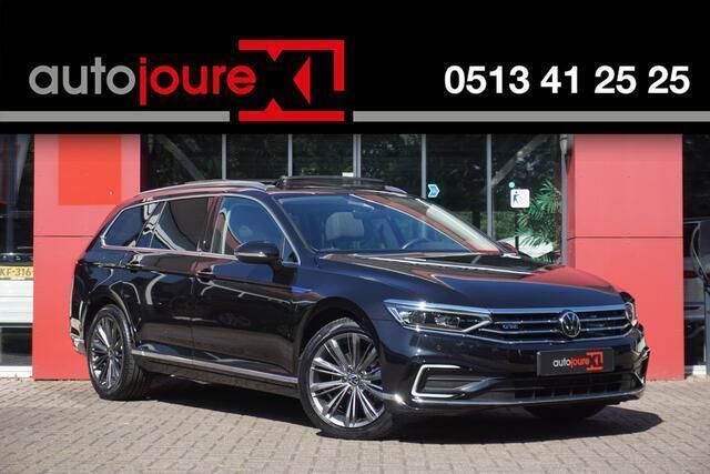 Zwart Gebruikt 2021 VW Passat Business Stationwagen | € 27.950 (Iets duurder) - Afbeelding 1/4
