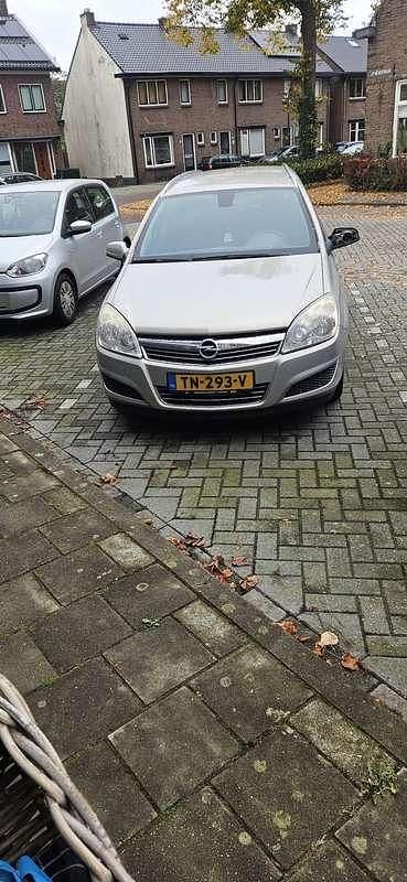 Grijs Gebruikt 2008 Opel Astra Essentia Stationwagen | € 1.000 (Super prijs) - Afbeelding 1/4