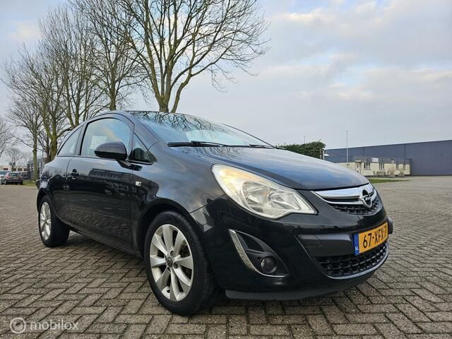 Zwart Gebruikt 2012 Opel Corsa Cosmo Hatchback | € 2.499 (Goede deal) - Afbeelding 1/4