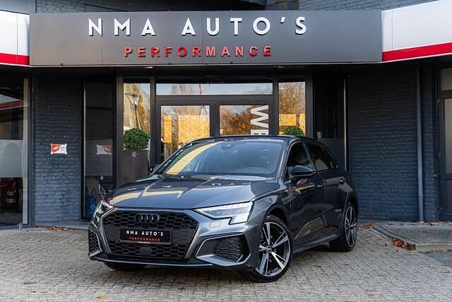 Grijs Gebruikt 2020 Audi A3 Sportback Business Hatchback | € 30.750 - Afbeelding 1/4