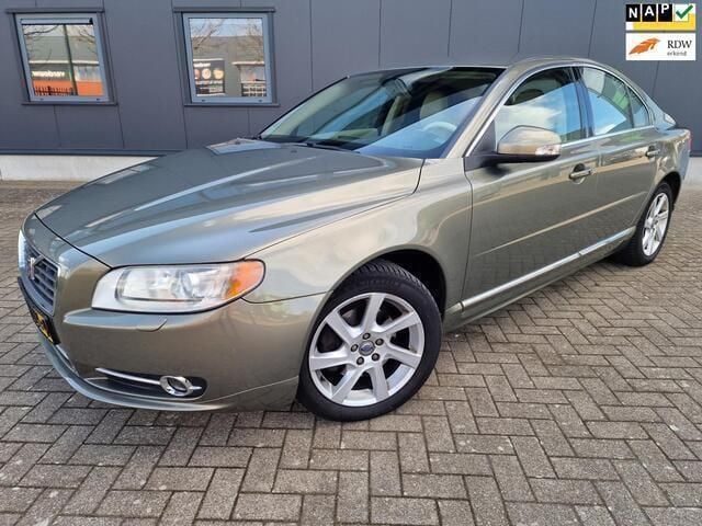 Groen, metallic lak Gebruikt 2009 Volvo S80 Summum Sedan | € 6.050 (Goede deal) - Afbeelding 1/4