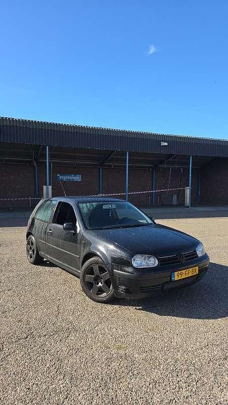 Zwart Gebruikt 2000 VW Golf IV Trendline Hatchback | € 1.750 (Iets duurder) - Afbeelding 1/4