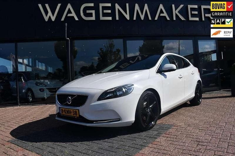 Wit Gebruikt 2013 Volvo V40 Momentum Stationwagen | € 7.950 (Goede deal) - Afbeelding 1/4