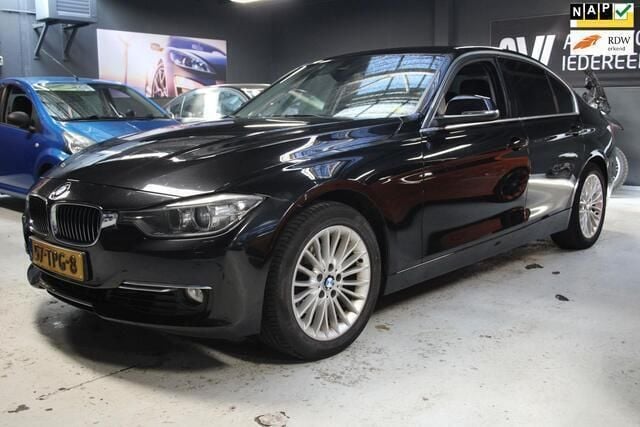 Zwart Gebruikt 2012 BMW 320 Executive Sedan | € 7.750 (Goede deal) - Afbeelding 1/4