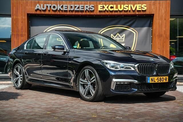Zwart Gebruikt 2017 BMW 750 Executive Sedan | € 34.900 (Goede deal) - Afbeelding 1/4