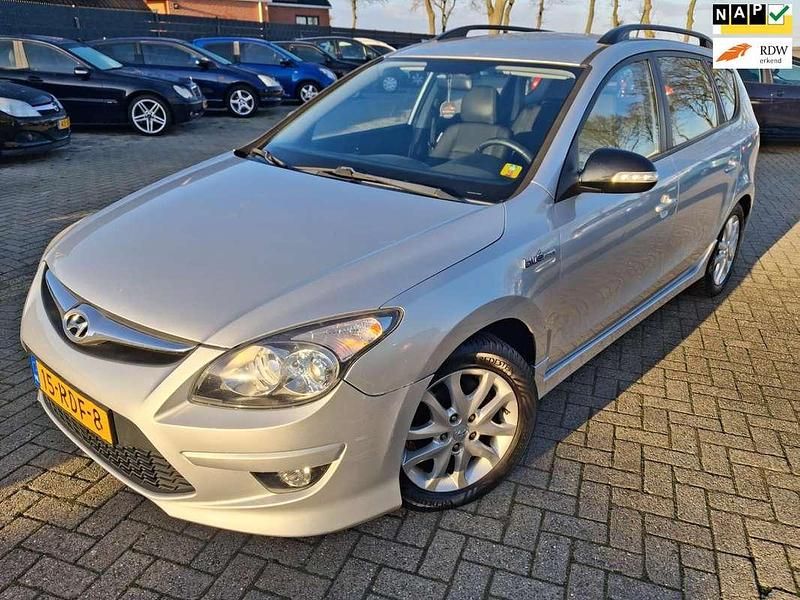 Grijs (metallic) Gebruikt 2011 Hyundai i30 Stationwagen | € 1.999 (Goede deal) - Afbeelding 1/4