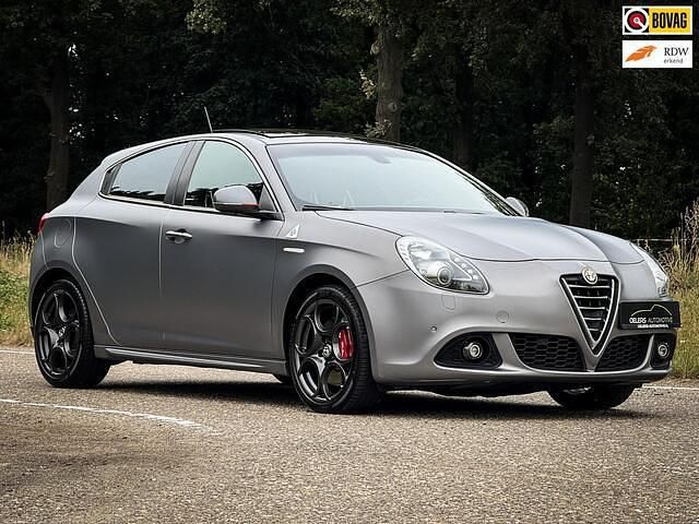 Grijs Gebruikt 2015 Alfa Romeo Giulietta Quadrifoglio Verde Hatchback | € 16.899 (Goede deal) - Afbeelding 1/4