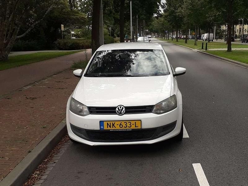 Wit Gebruikt 2011 VW Polo Hatchback | € 3.200 (Goede deal) - Afbeelding 1/4