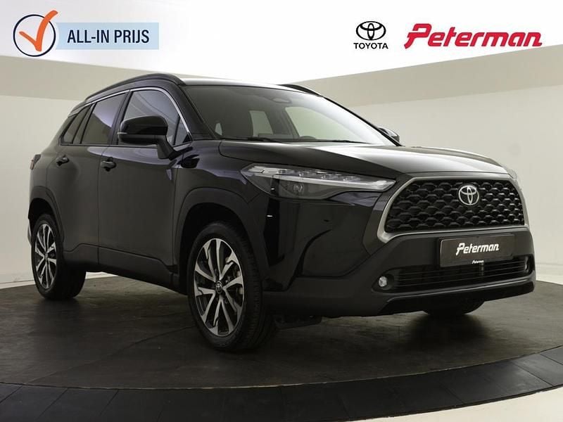 Zwart, metallic lak Gebruikt 2024 Toyota Corolla Cross Edition SUV | € 36.899 (Eerlijke prijs) - Afbeelding 1/4