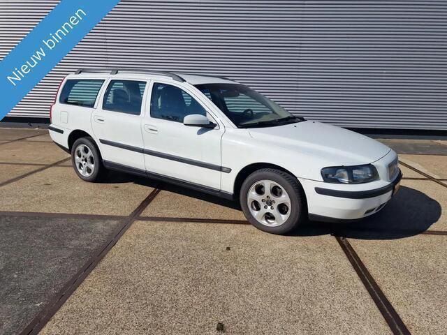 Wit, metallic lak Gebruikt 2004 Volvo V70 Comfort Stationwagen | € 6.950 (Eerlijke prijs) - Afbeelding 1/4